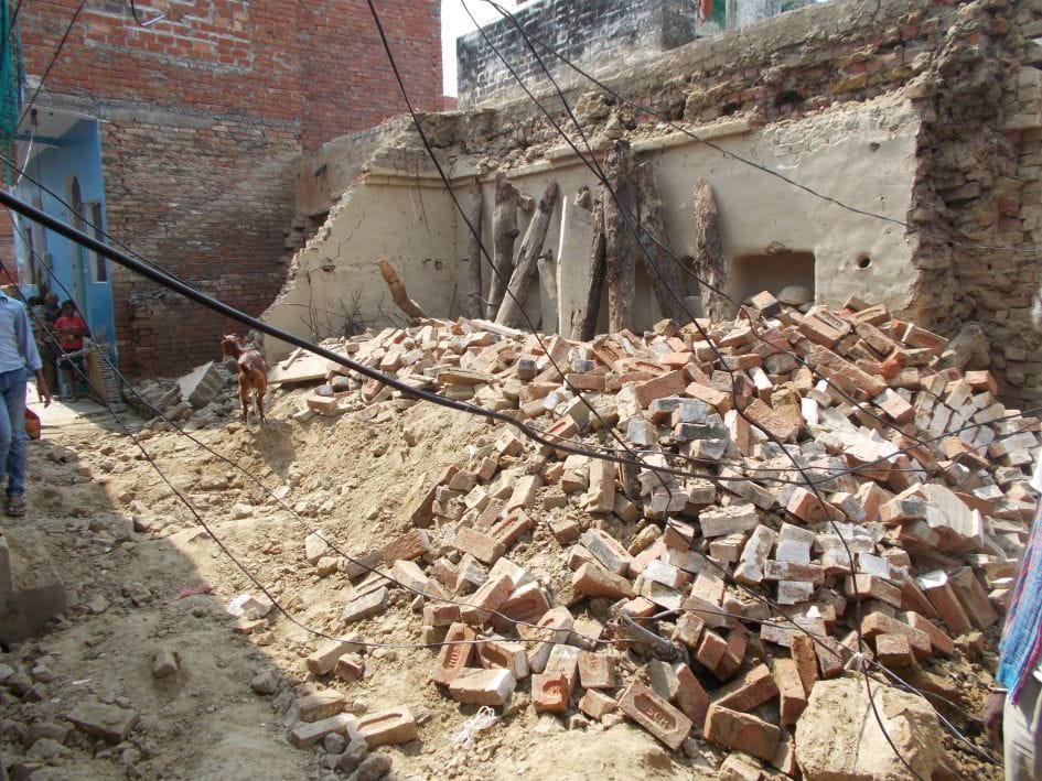  roof of mud houses collapsed, the death of innocent
