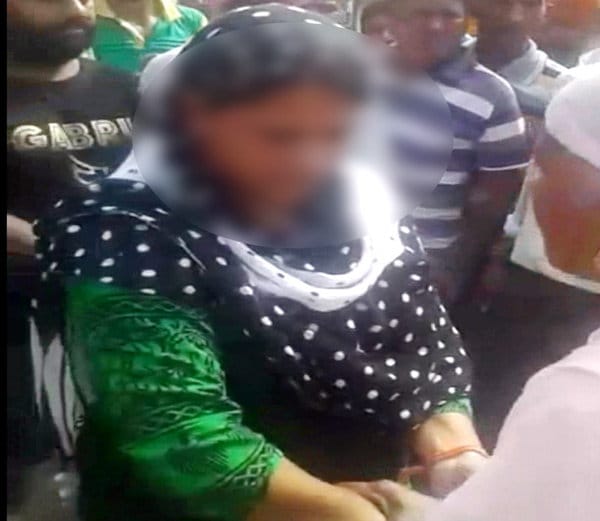 illegal relations in married lady and boy, panchayat assaulted by wearing shoe neckles