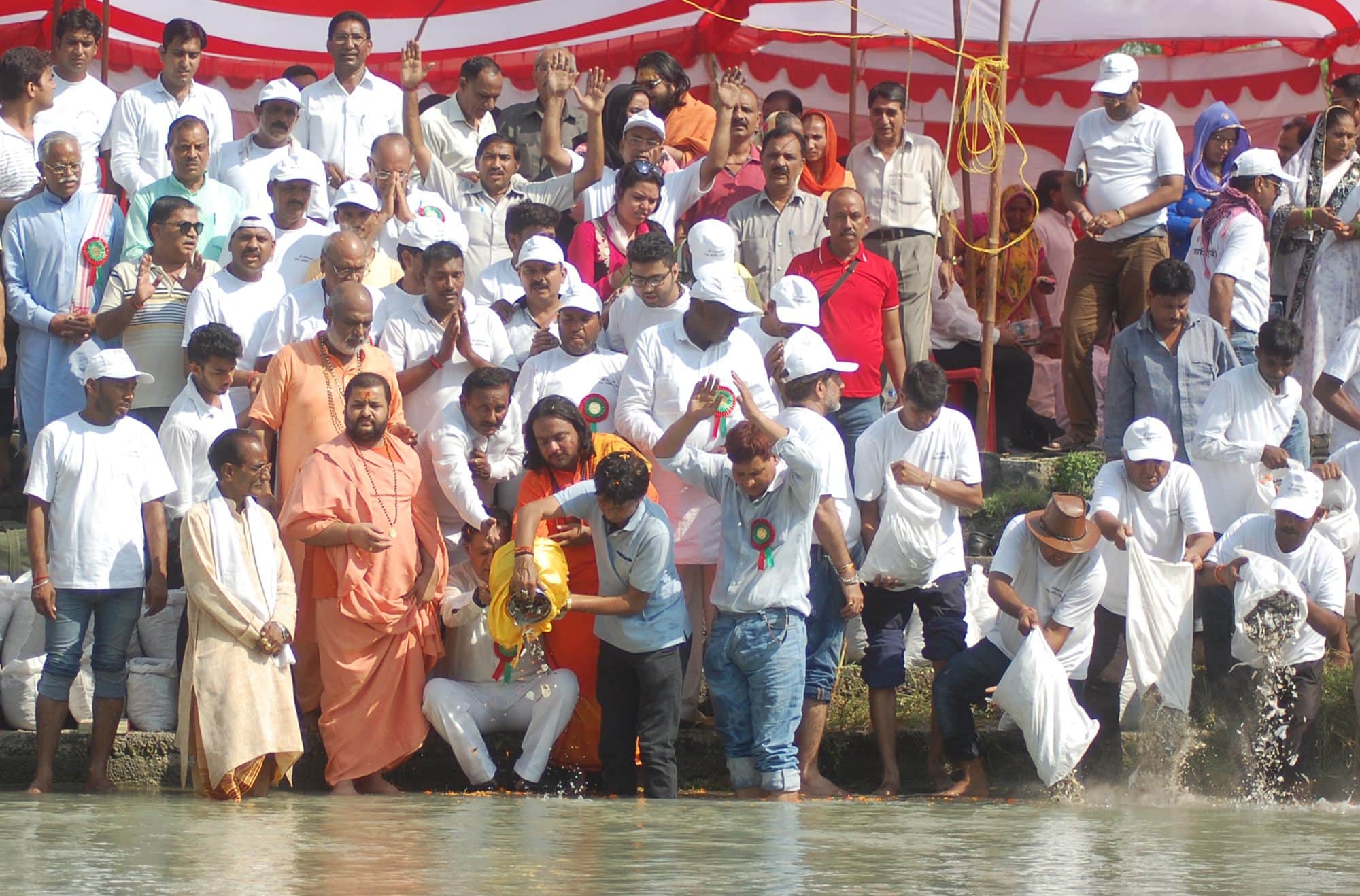 pakistani hindus ashes flow into ganga.