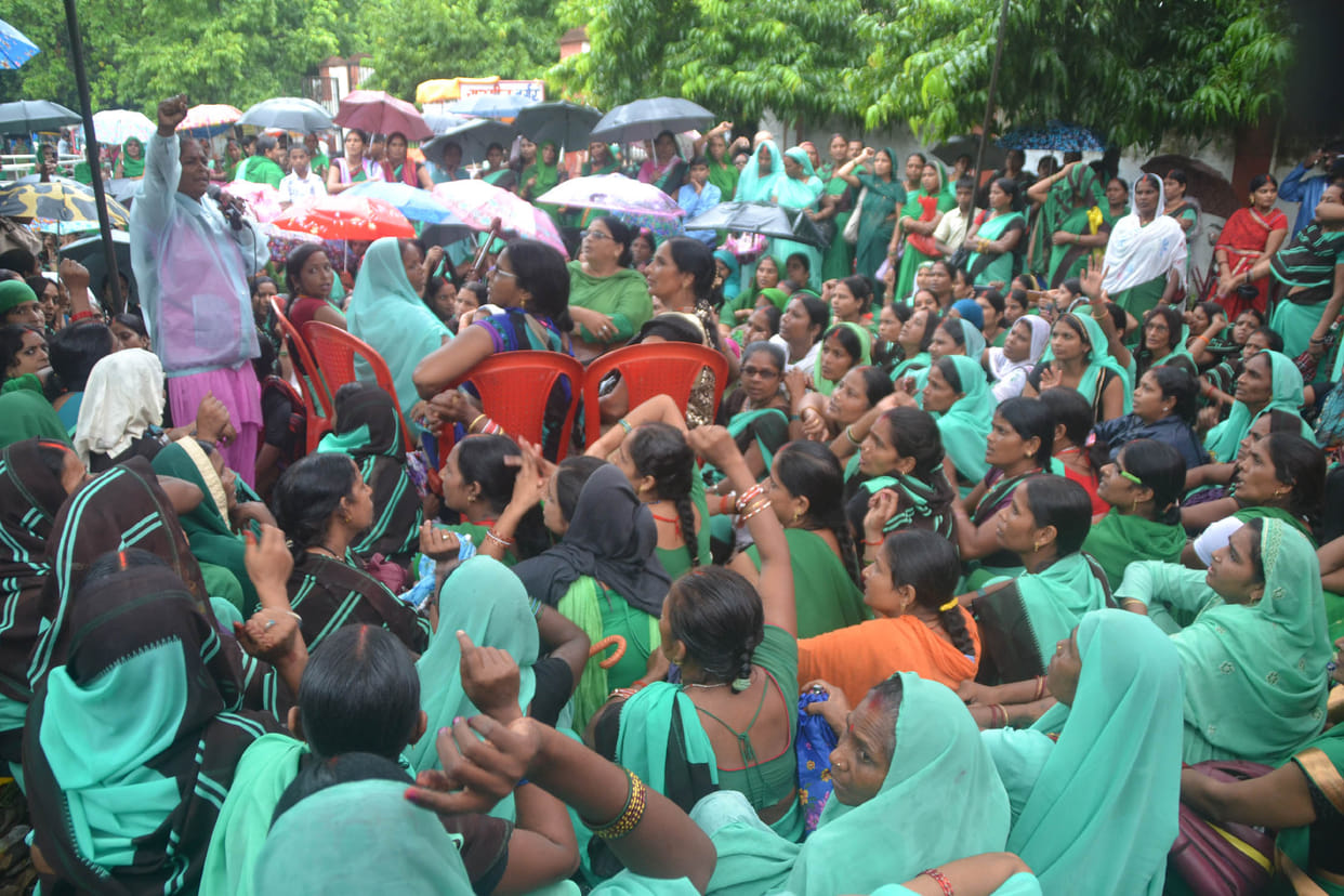 for demand aanganbadi workers will go to lucknow
