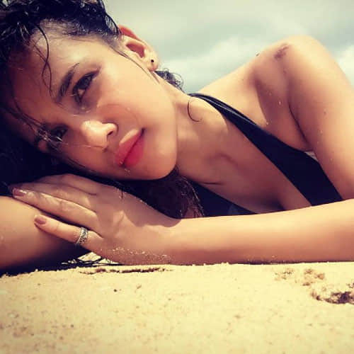 this herione spotted in bold dress in video song launching party