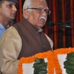 कार्यक्रम में बोलते राज्यपाल।
