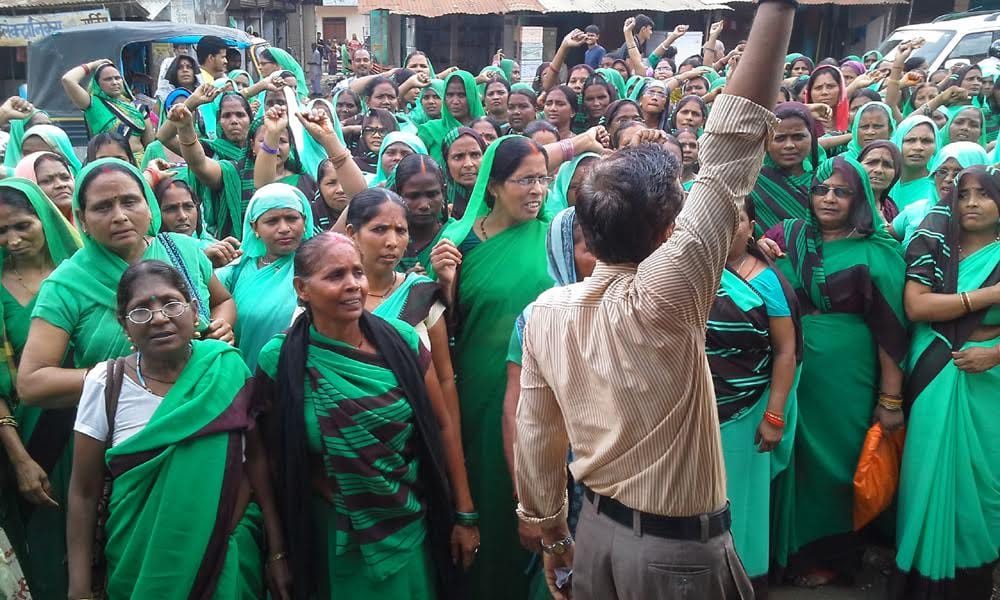 Anganwadi workers criticized the government