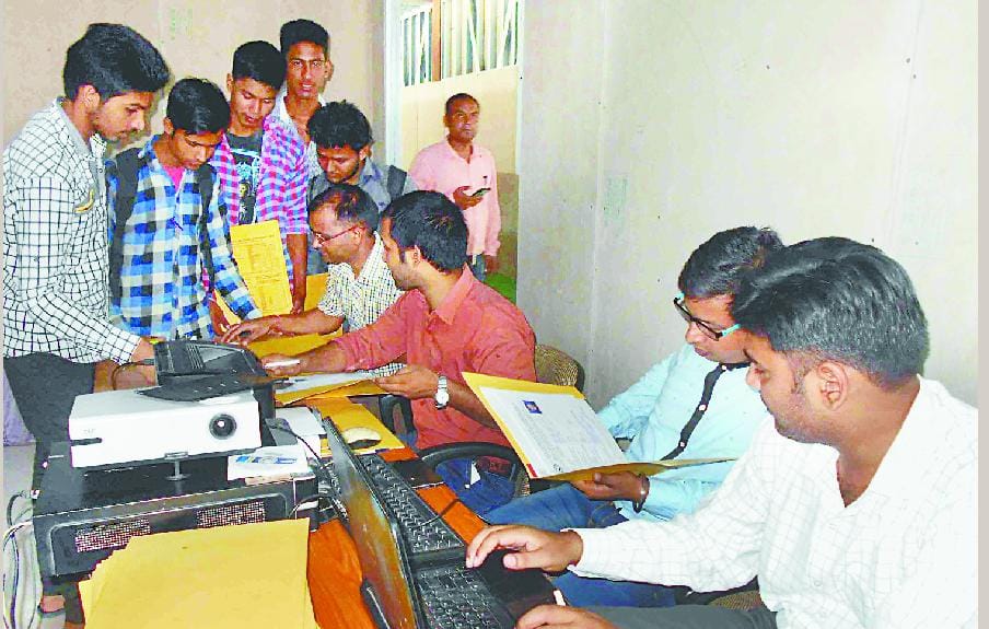 Enrollment of 35 students in counseling