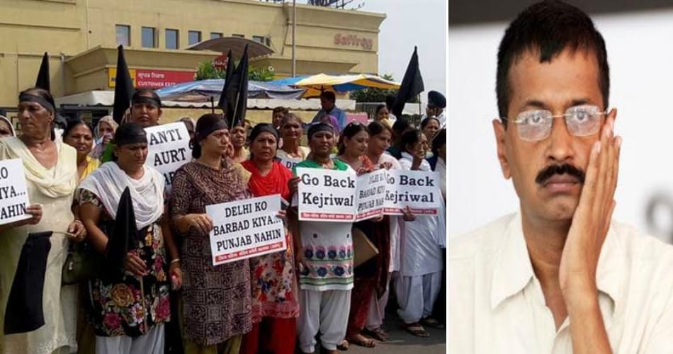 congress women protest against arvind kejriwal, black flag waved