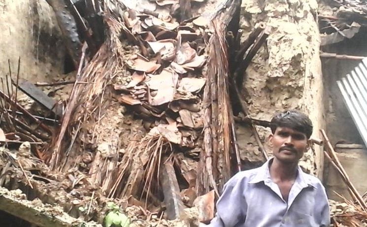  Half a dozen mud houses collapsed from heavy rains