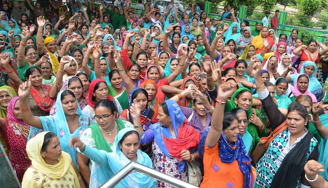  lay siege to the Assembly yesterday workers