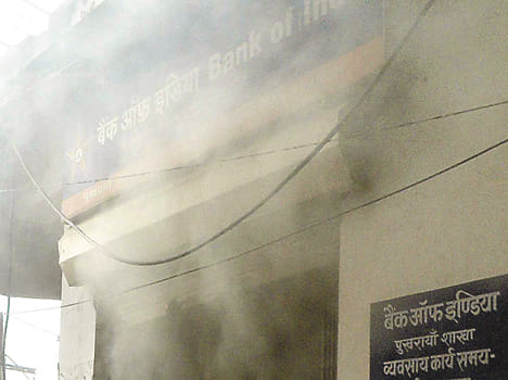 Bank of India caught fire, causing stir
