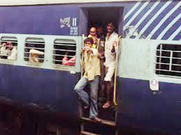 Loot bag 'Romeo' sprung from moving train
