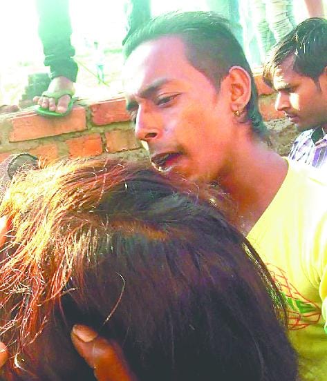Trying to rape her in broad daylight, mobile video made