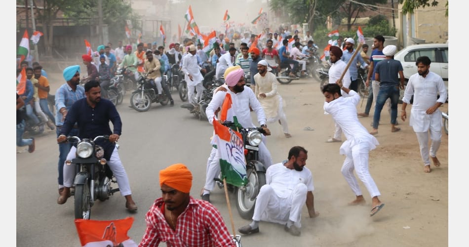 Akali workers attacks on congress bike rally at amritsar