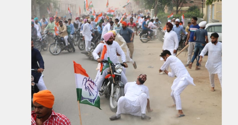 Akali workers attacks on congress bike rally at amritsar
