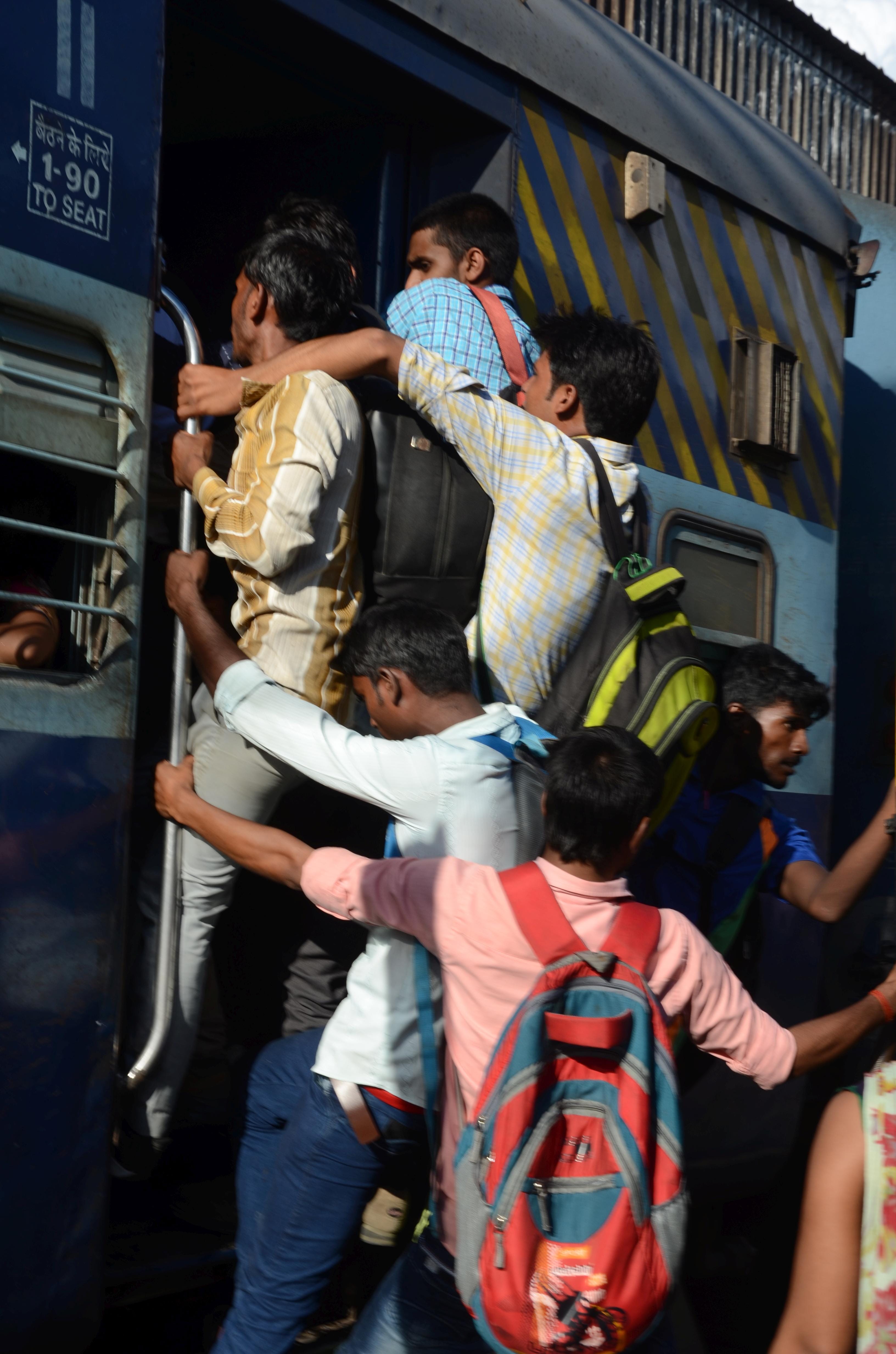 ruckus at charbagh station lucknow