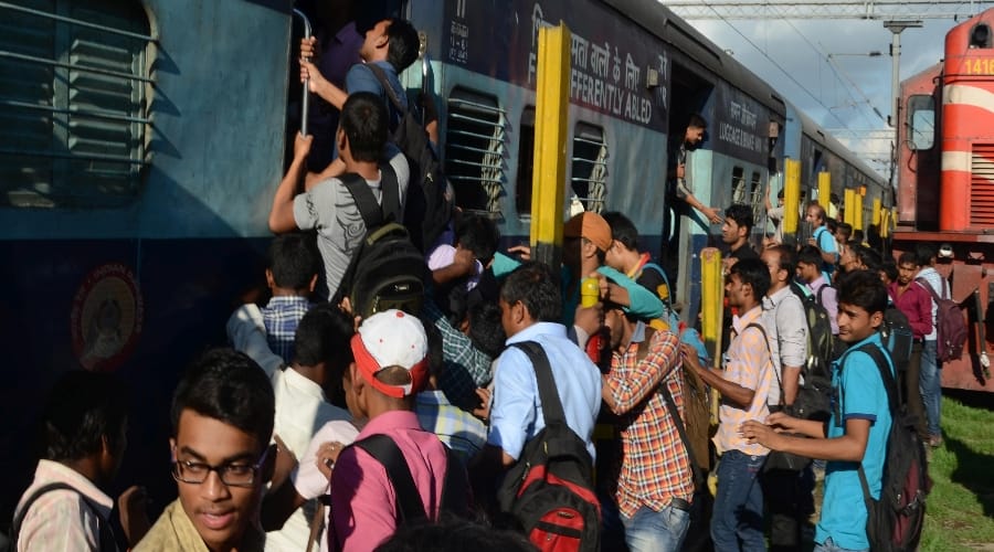 ruckus at charbagh station lucknow