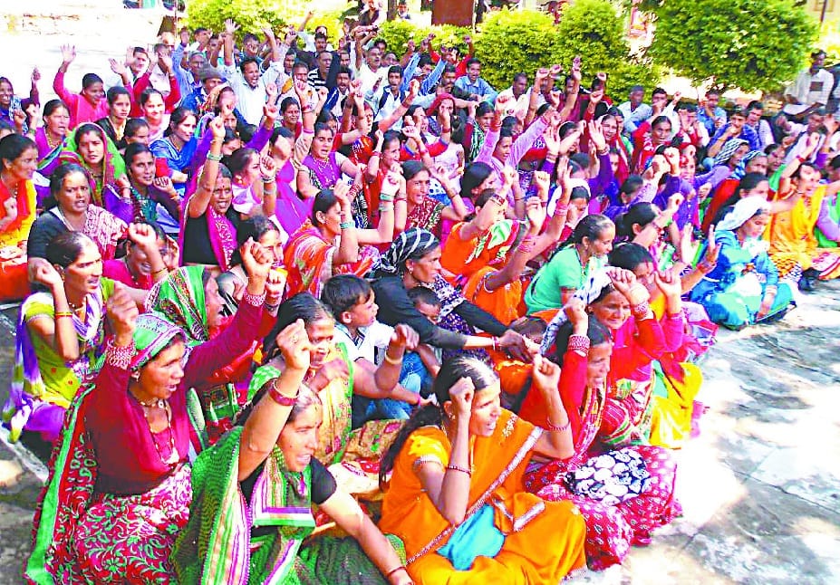 Bharatiya Mazdoor Sangh took out a procession and demonstration