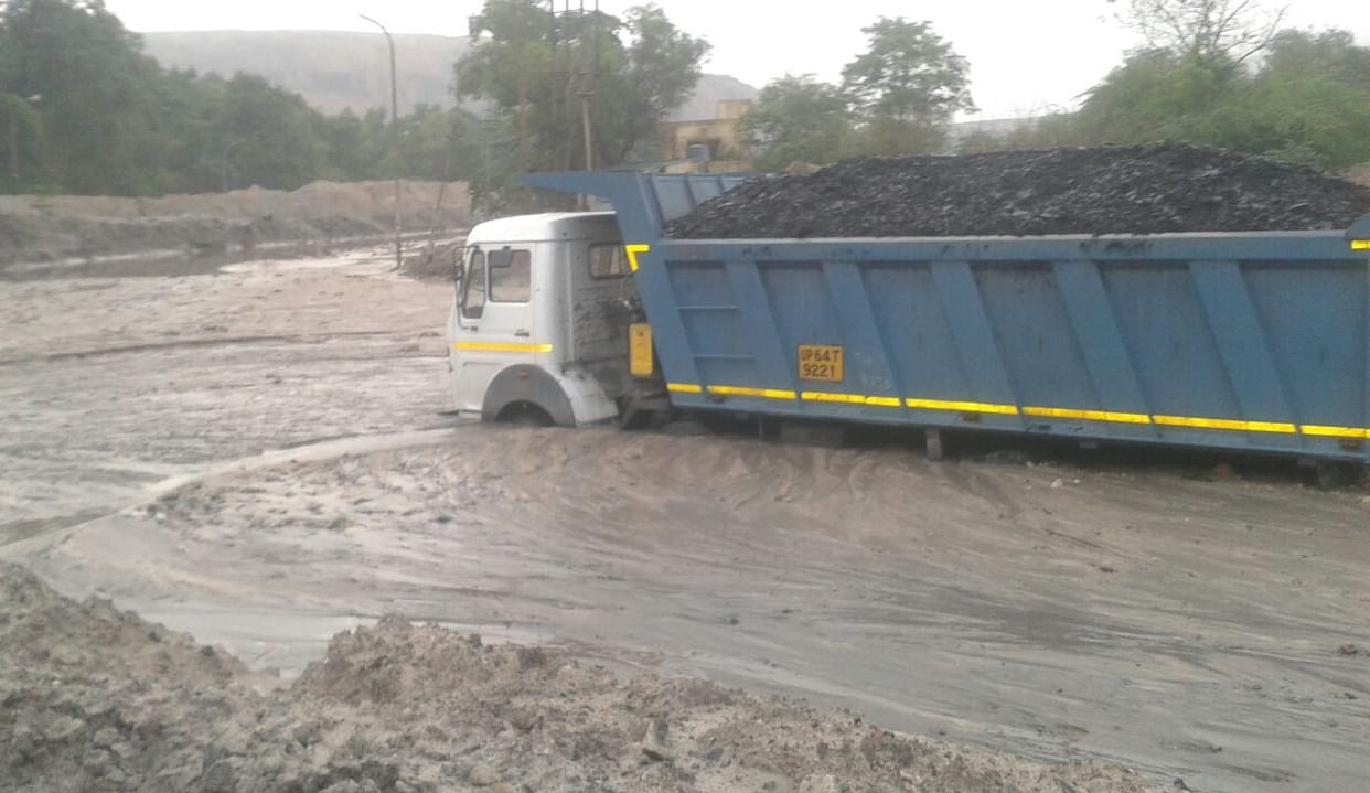 Coal transport stalled between Dudi Johann Chua