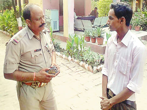 Bag filled with student notes looted in broad daylight