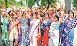 anganbadi workers stage dharna