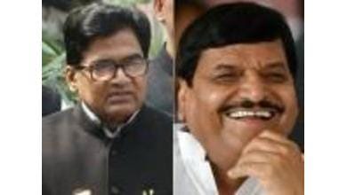 Prof.ramgopal reached etawah with eight hundren cars 