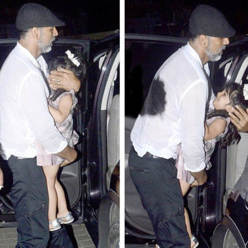 papa akshay give precious gift to daughter nitara