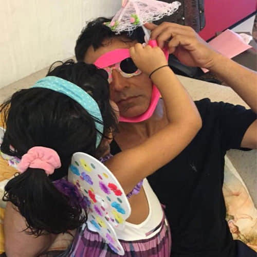 papa akshay give precious gift to daughter nitara