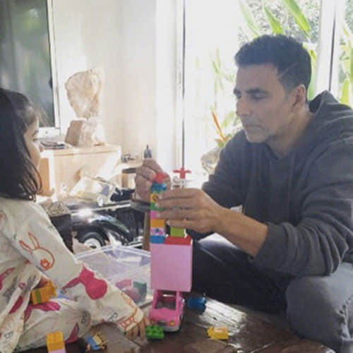 papa akshay give precious gift to daughter nitara