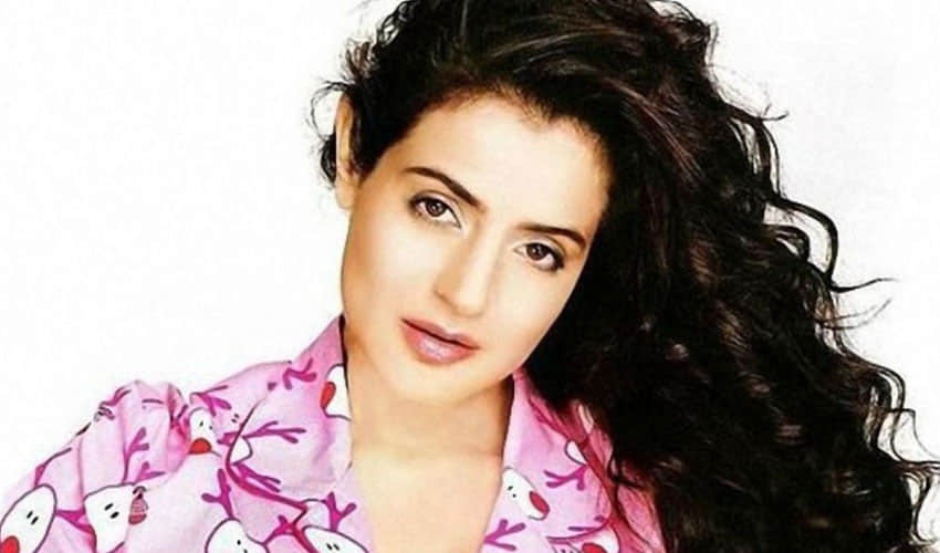 amisha patel shares her photo in bathroom