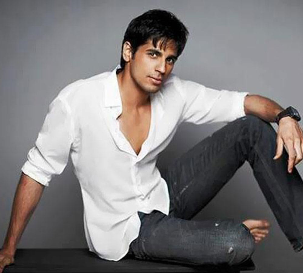 actor sidharth malhotra came back on social media