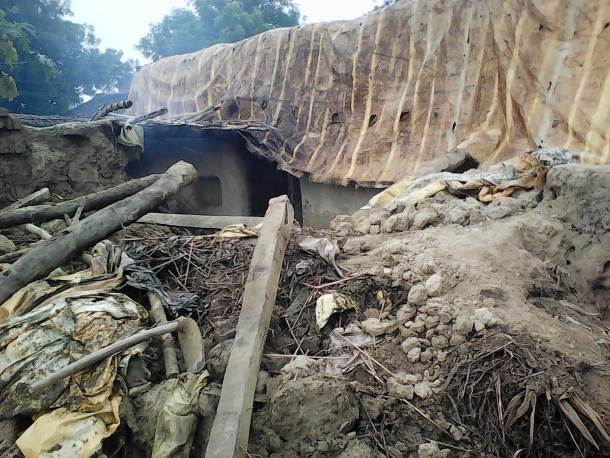 Six mud houses collapsed from the rain