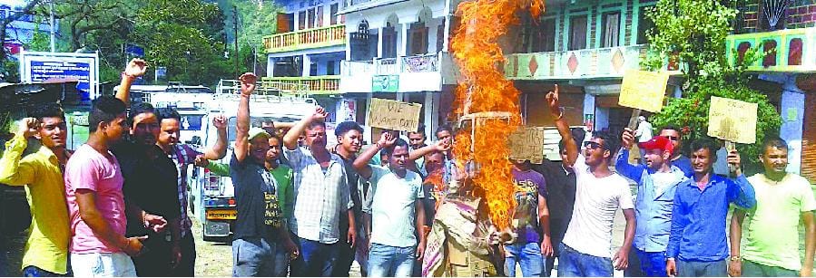 Ascott blew the government and the health minister's effigy
