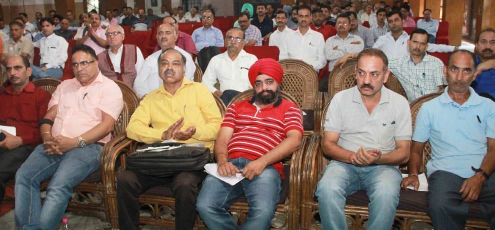 Vyapar mandal members wants to be state govt employee without salary