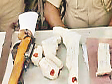 police went to arrest warranty face fyring