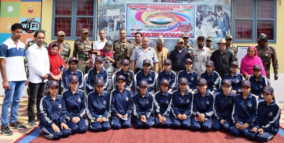 20 students returned from India Tours
