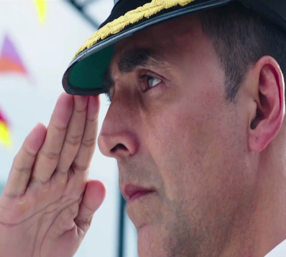 akshay kumar salute to a constable
