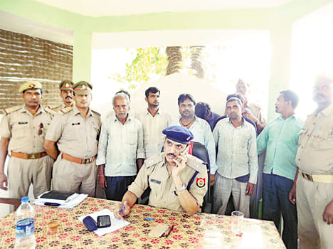 Holding eight hundred firecrackers, seven arrested