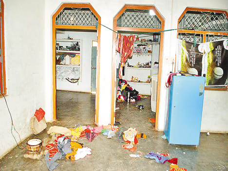 dial 100 service jam, dacoit did loot