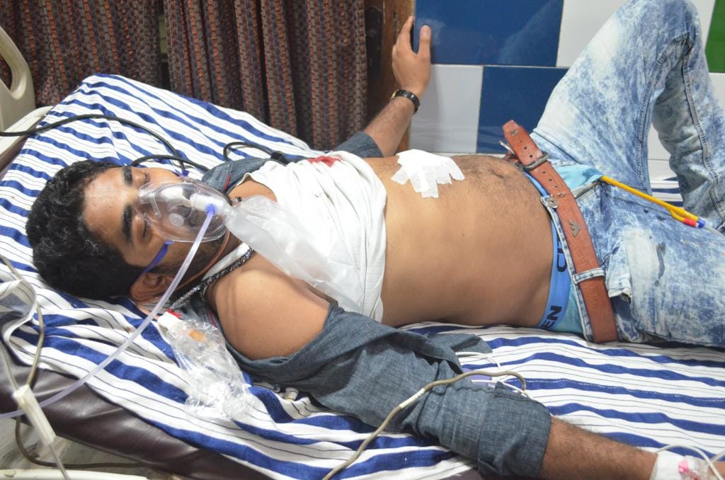 Courier Boy shot 27.5 lakh looted