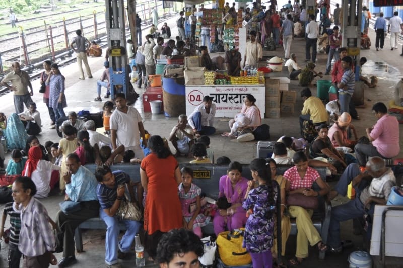 Goods train derails, Delhi-Howrah rail halt
