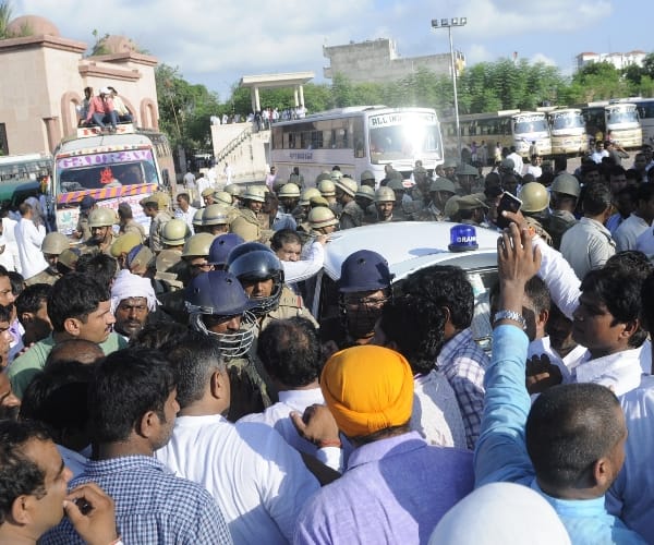  Police lathicharge on gram pradhans.