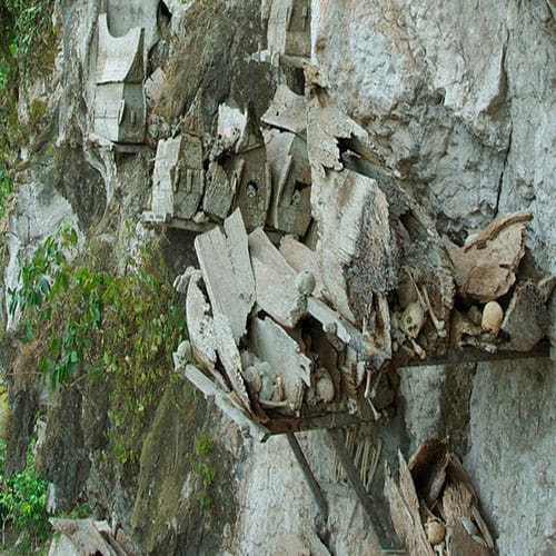 Hanging Coffins and the Mysterious People