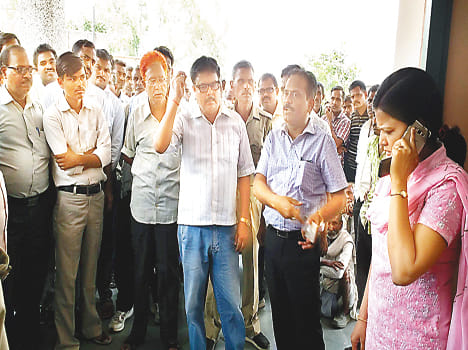 SDM lawyer and litigant in the case face to face