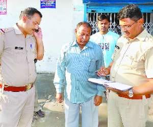 One lakh 10 thousand robbed of shopper