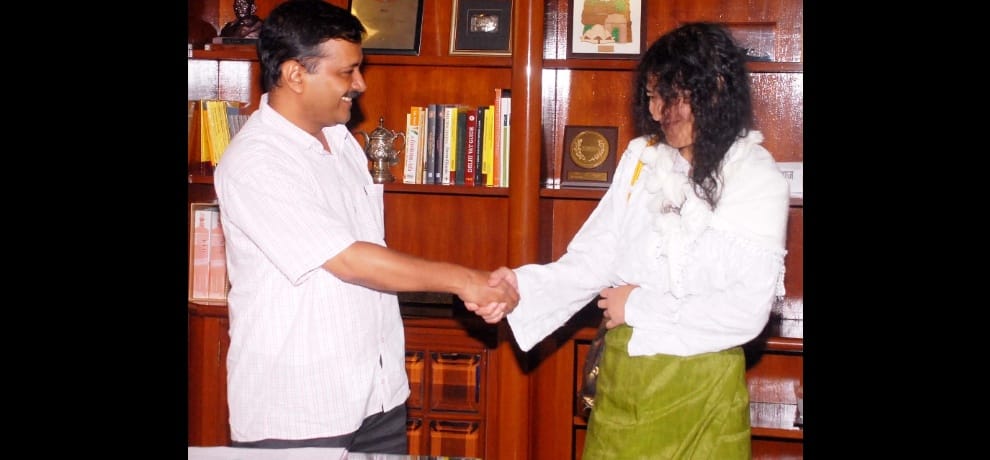 irome sharmila meets kejriwal and asks winning tips