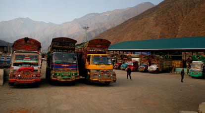 girl killed in accident during stone pelting