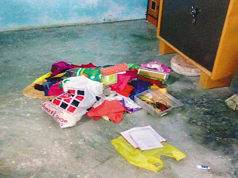 jewejjery and cash theft in two houses
