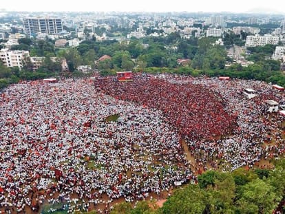 Maratha movement : Maratha and Dalit face to face, Fadnavis government in trouble
