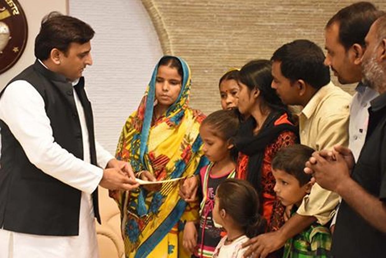 CM meets martyr's Ganesh family
