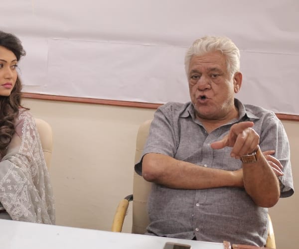  Om puri reacts on protest against pakistan actors.