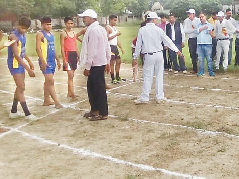  khilaadiyon ne dikhaaya damakham, baajee maaree The players showed promise, sweep