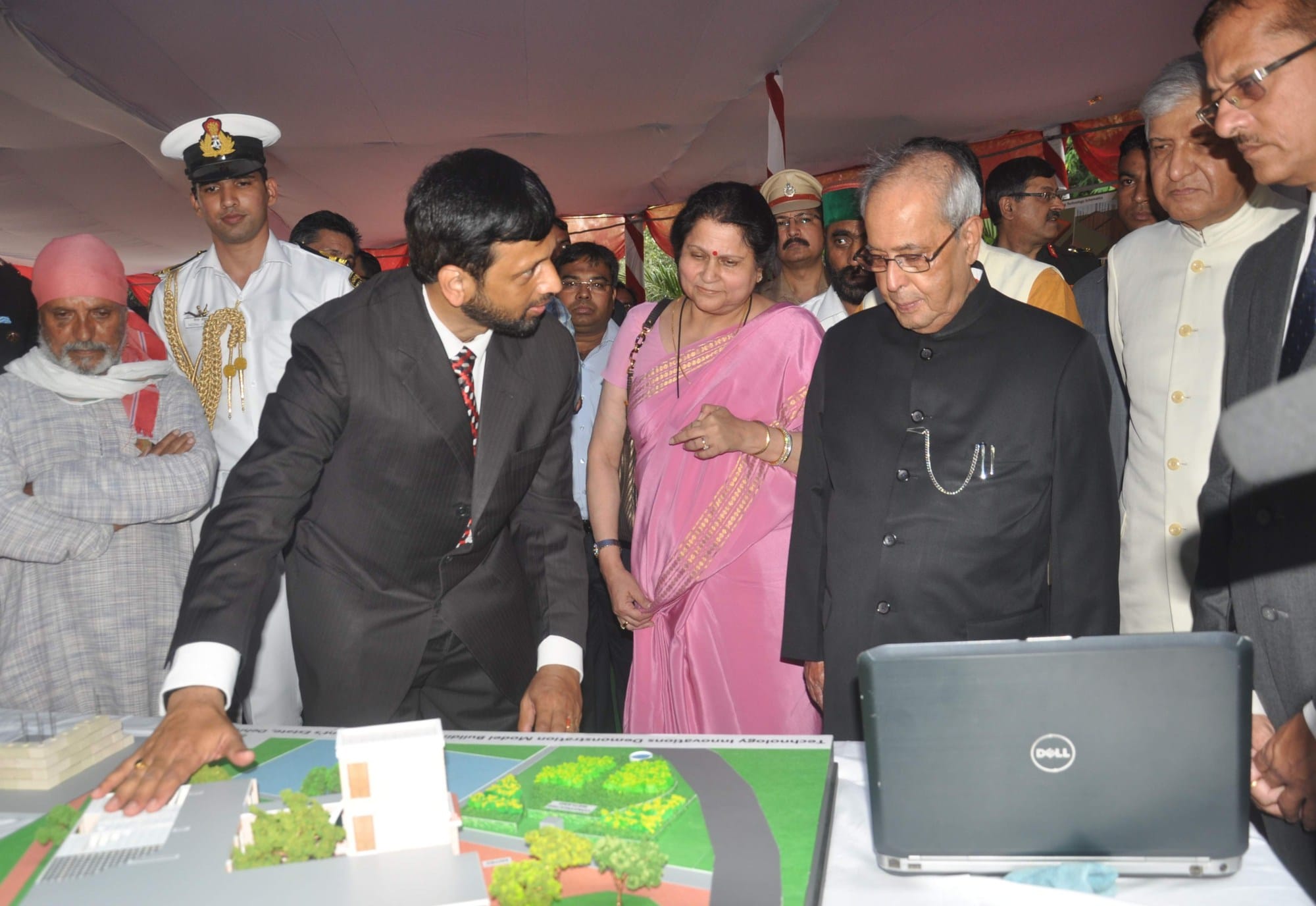 photos of president dehradun visit.
